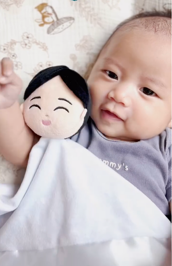 Customer photo of a baby with a Joeydolls baby lovey (@mommyandmevietnamese)