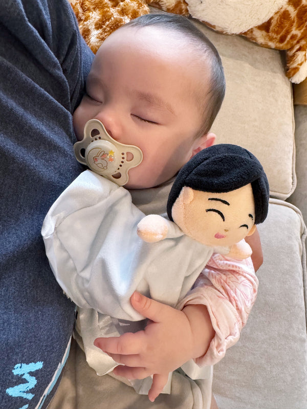 Customer photo of a little one with a Joeydolls baby lovey
