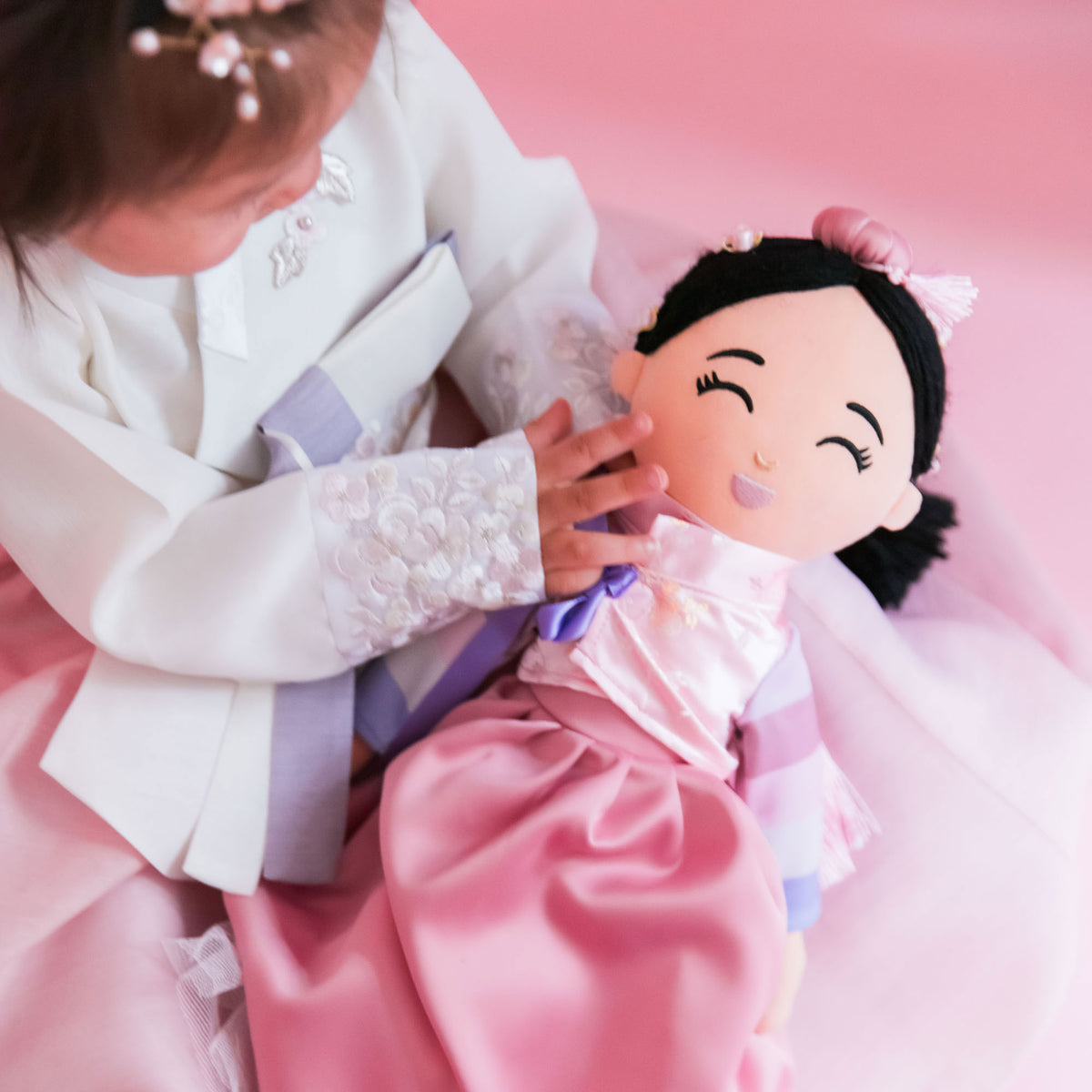 Child playing with Joeydolls Danbi Korean doll