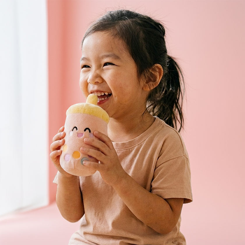 Taiwanese boba Food Pals plush bag charm, a smiling pink cup with tapioca pearls and a gold clip