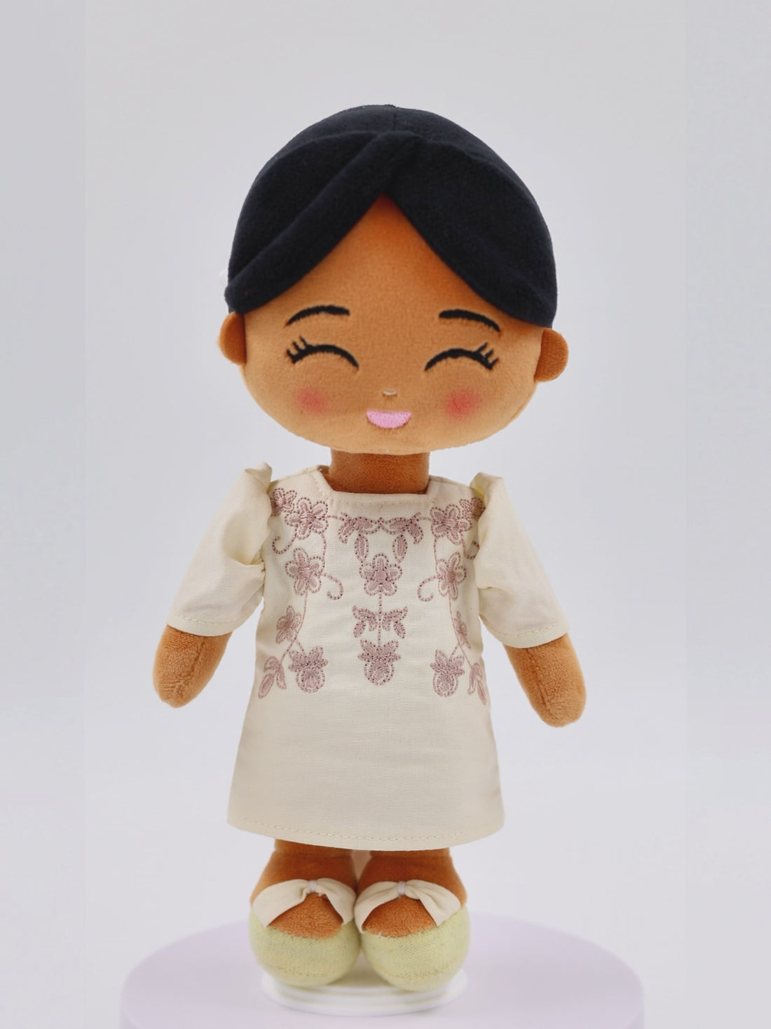 360-degree view of Joeydolls Mini Malaya, a 9-inch Filipina doll in a Filipiniana dress